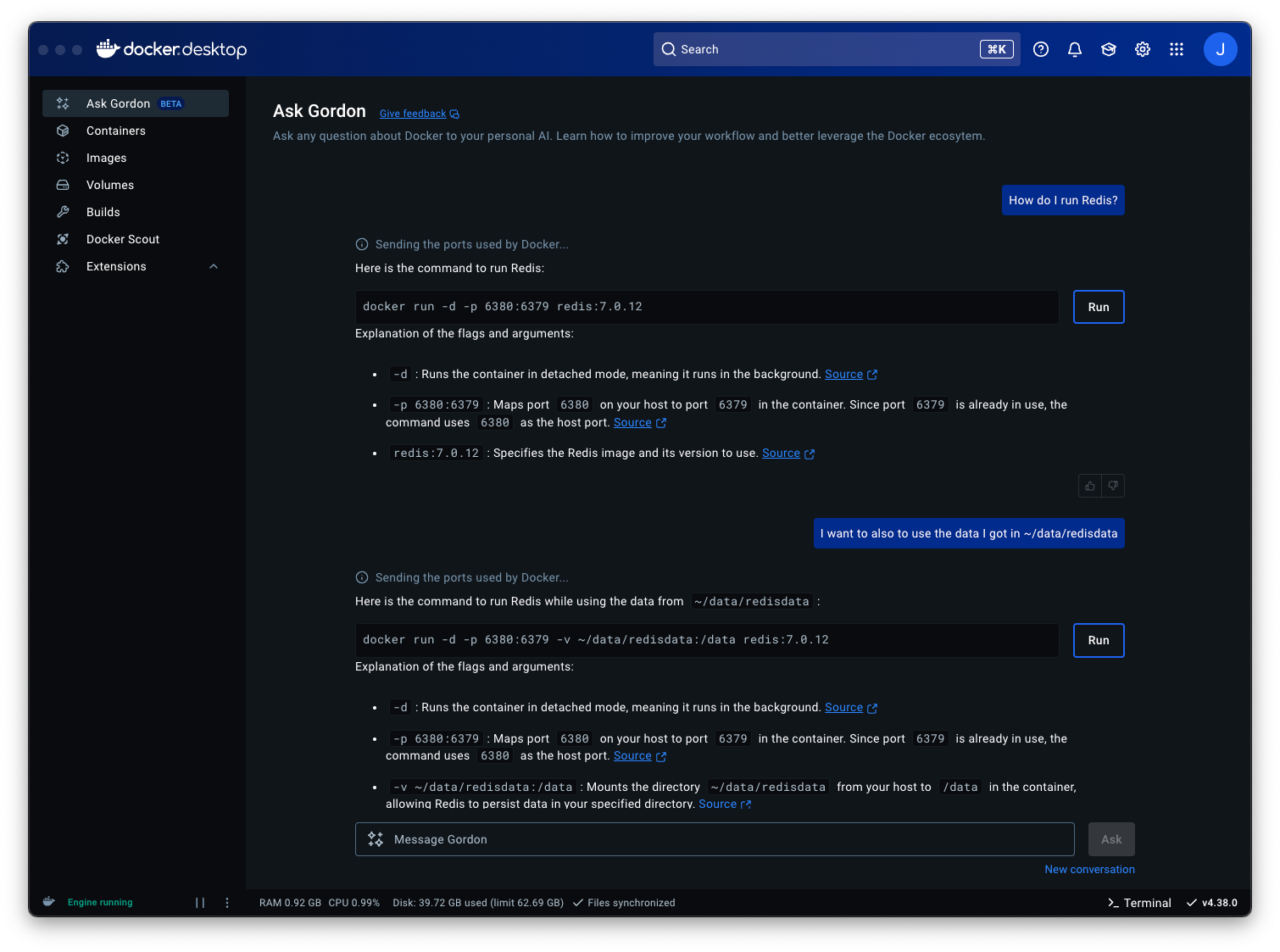 - DDゴードン チャットダーク シンプルなチャートとグラフのアイコンで囲まれた白いボックスのDockerロゴ